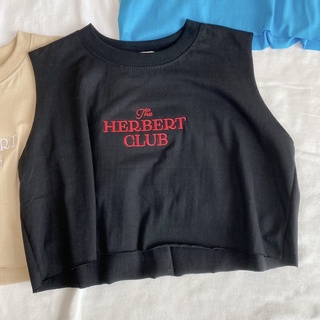 เสื้อครอปแขนกุด ปักลายตัวหนังสือที่หน้าอก