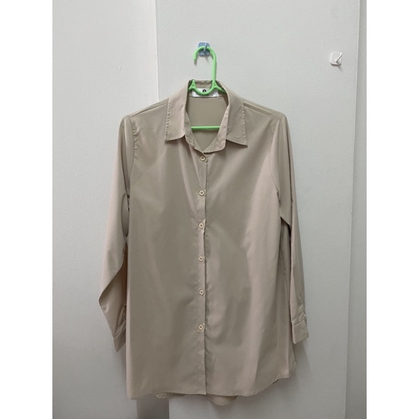 เสื้อเชิ๊ต over size สีครีม pradap brand