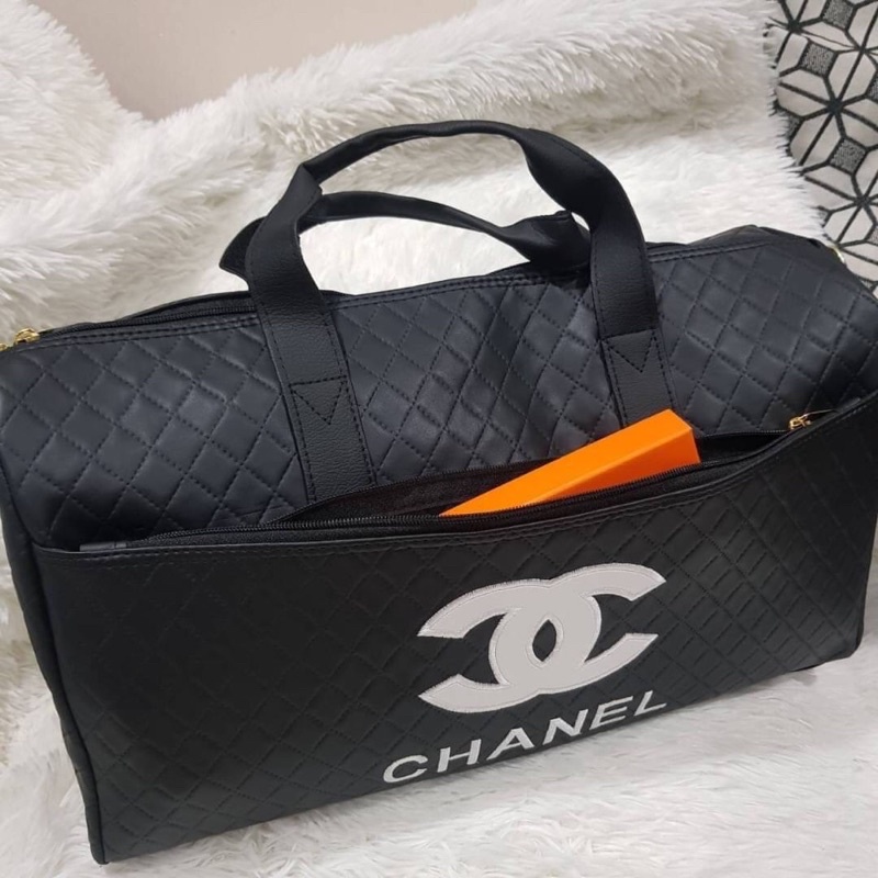 กระเป๋าเดินทางชาแนล Chanel (สอบถามก่อนสั่งซื้อ)