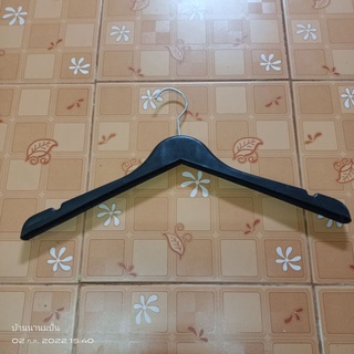ไม้แขวนเสื้อพลาสติกหนาอย่างดีตะขอเหล็กยาว16"หนา1"