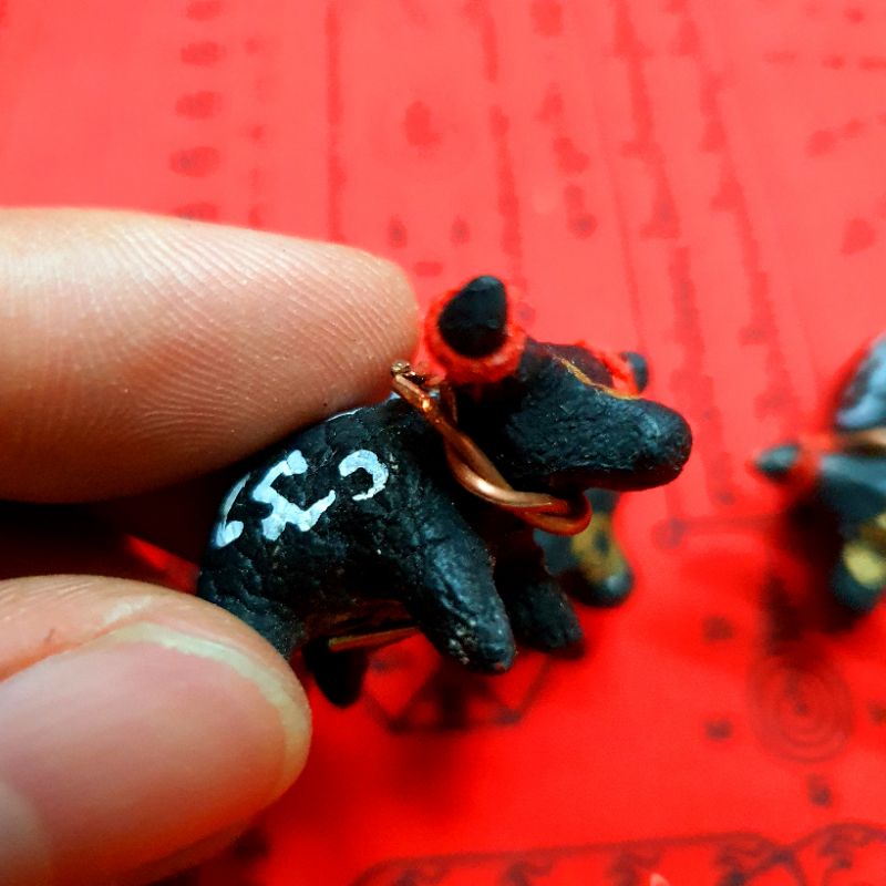 ควายธนูสู้ไพรีศรัตรูพินาท ปั้นจากดิน7ป่าช้าและมวลสารต่างๆ ฝังตะกรุดบรรจุมวลสาร จารยันต์หัวใจ ปลุกอาการ32 ปลุกธาตุ4 - รูปที่ 2