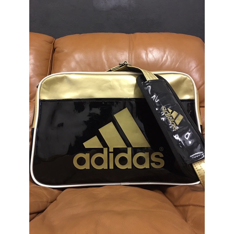กระเป๋าเป้สะพายข้าง adidas มือสอง