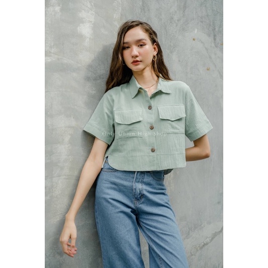 เสื้อเชิ้ตผ้าฝ้ายมีกระเป๋าด้านหน้า 2 ฝั่ง รุ่นกระดุมกะลา สไตล์มินิมอล