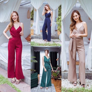 Jumpsuit จั้มสูทสายเดี่ยวไหล่เดียว ขายาว คอวีไขว้เย็บแต่งจีบ มีซิปหลัง เย็บสายผูกเอว ผ้าซาร่าสีพื้นสวย AP9823