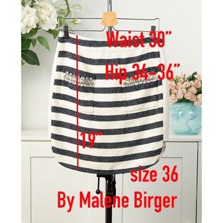 กระโปรงมือสอง BY MALENE BIRGER ผ้าทอคอตตอนใส่สบายไม่ร้อน  สีครีมลายทางดำน่ารักสดใส มีผ้าซับใน ทรงสวยมากๆ ซิปด้านหลัง