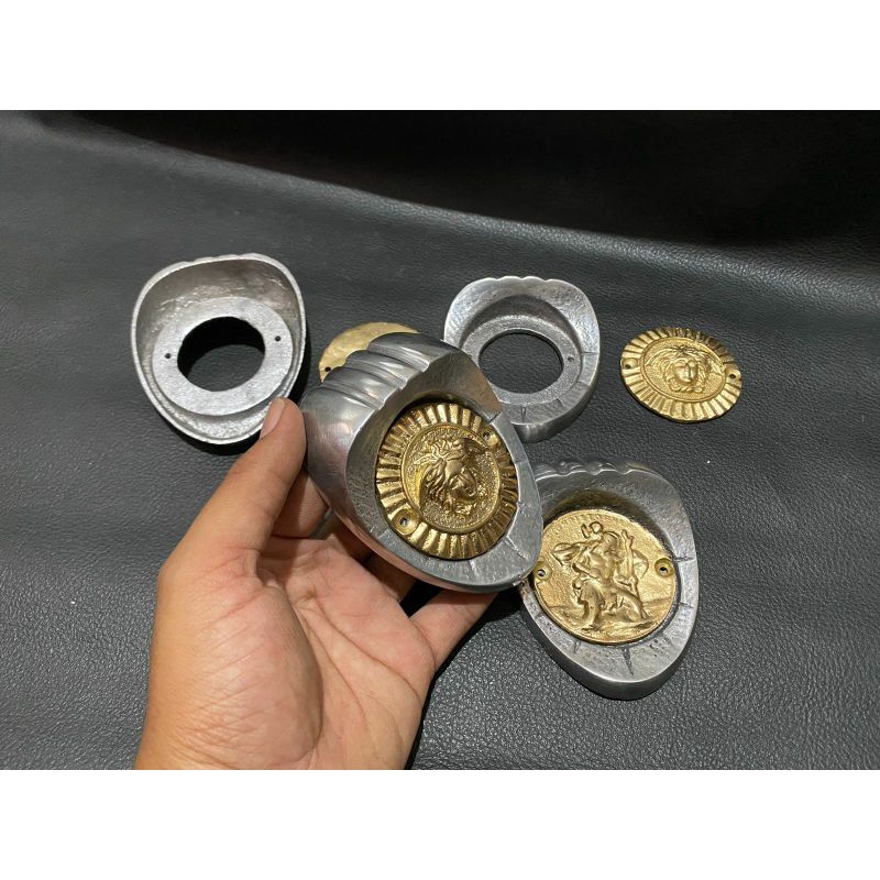 โลโก้ Christopher ตราสัญลักษณ์ vespa badge Sogan Brass วัสดุอลูมิเนียมกลาง ขายส่ง โลโก้ขายปลีก ตราคริสโตเฟอร์ vespa Sogan Brass วัสดุอลูมิเนียมกลาง ขายส่งขายปลีก