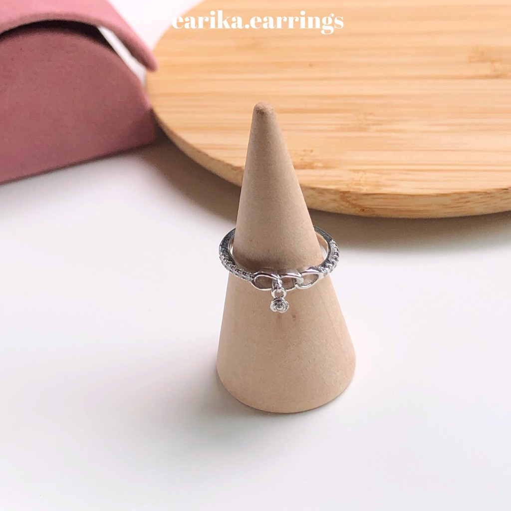 earika.earrings - mini chain rose ring แหวนจี้กุหลาบห้อยชุบทองคำขาว ฟรีไซส์ปรับขนาดได้