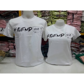 เสื้อยืดเป่ายิ้งฉุบ เสื้อยืดครอบครัวอบอุ่น สีขาวลาย friend shiftชาย หญิง พร้อมส่ง