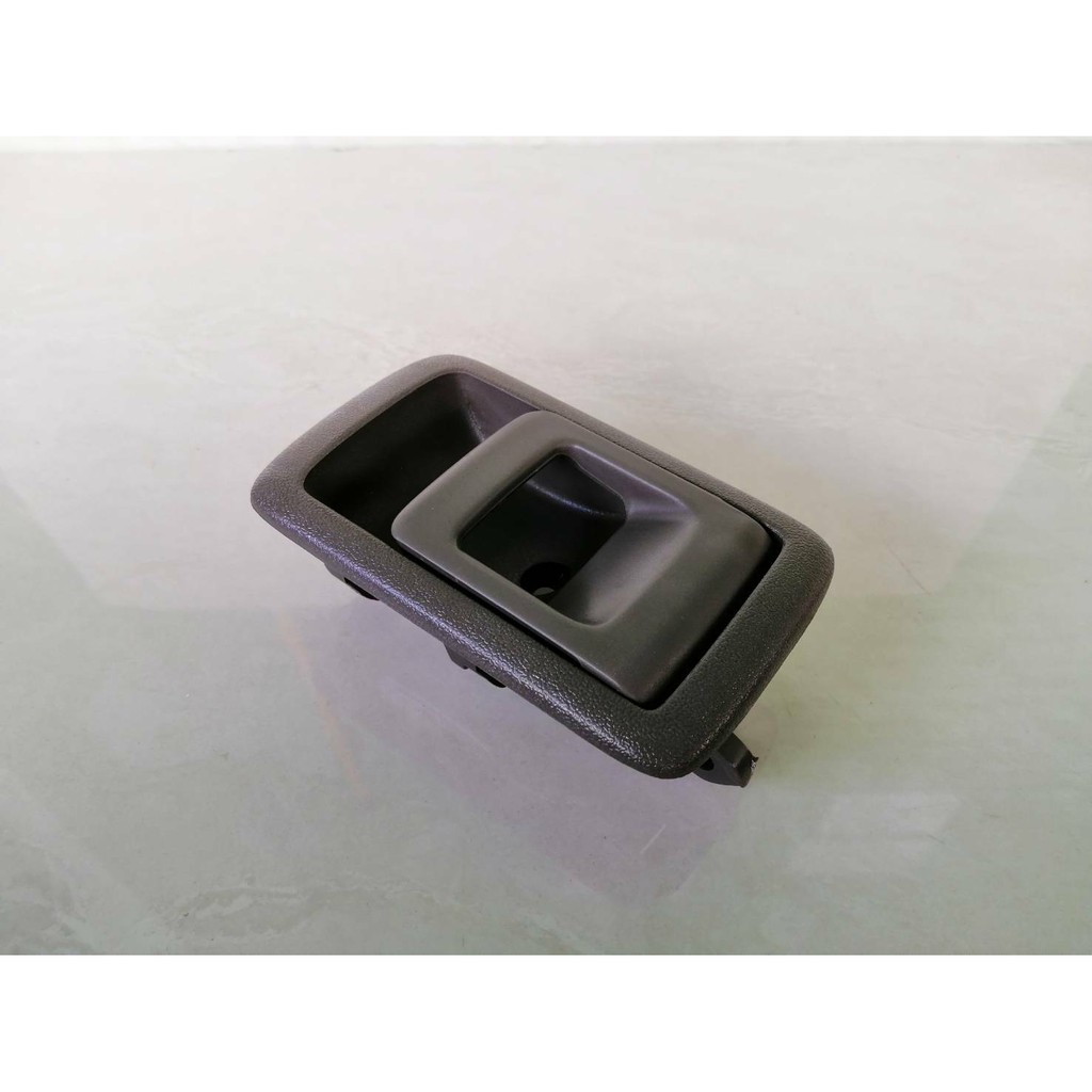 มือเปิดอันใน+เบ้ารอง TOYOTA TIGER,D4D สีน้ำตาล ข้างLH (ซ้าย) ราคาอันละ 75 บาท