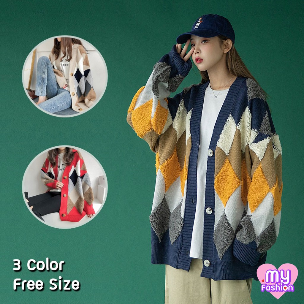 MYF มาใหม่ เสื้อคลุมไหมพรมกันหนาวทรงใหญ่ แต่งลวดลายกราฟฟิคเหลี่ยม 3 สี