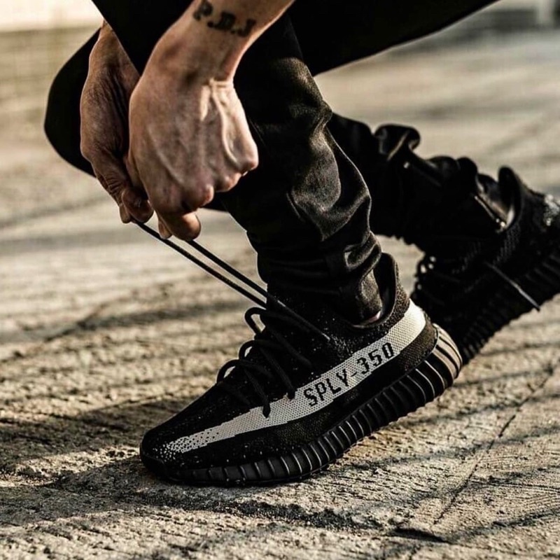 V2 Oreo Yeezy 350 V2 Black On Feet V2 Oreo Yeezy 350 Black On Foot