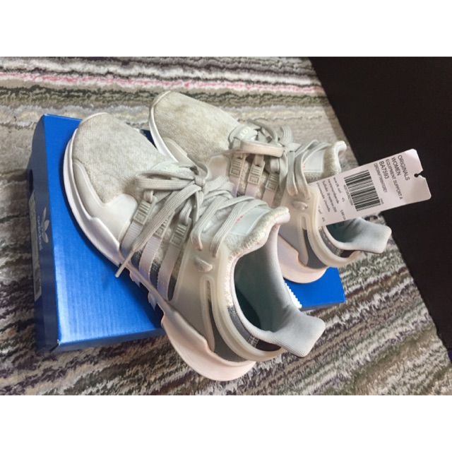 รองเท้าผ้าใบ adidas EQT