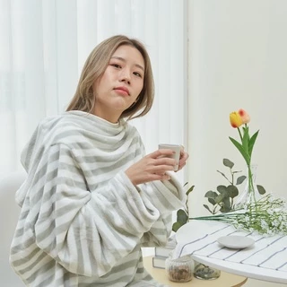 [🔥 มีโค้ดส่วนลด] Mollisblanket ผ้าห่มมีแขนสีเทาลาย Soft Grey