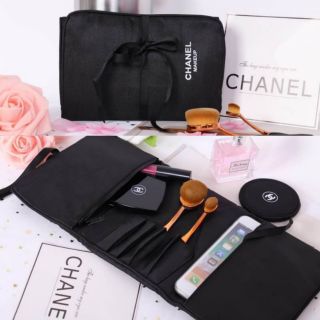 CHANEL Brush Pouch With Chanel Mirror กระเก็บแปรงแต่งหน้า สวยหรู