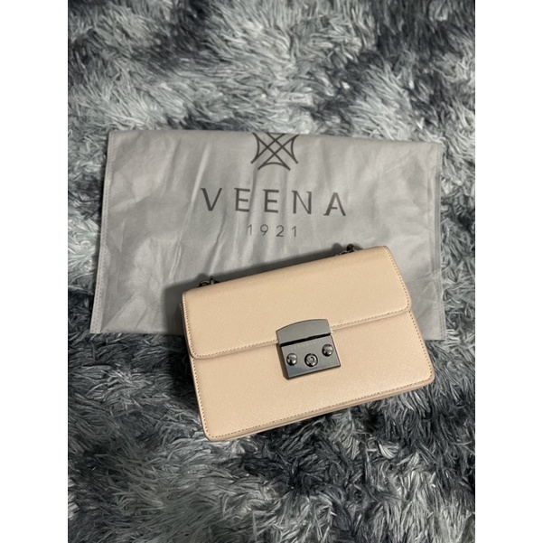 มือ ✌🏼Veena1921 : BELLA (M)  กระเป๋าสะพาย กระเป๋าถือ