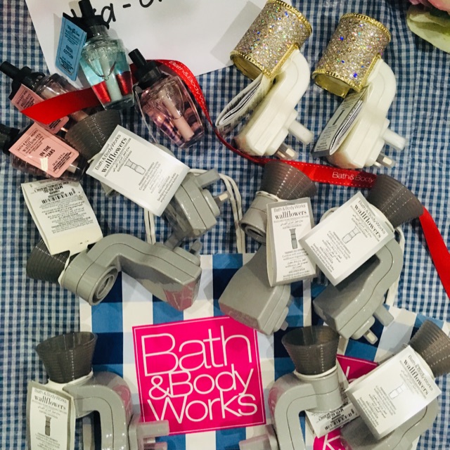 หลอดไฟ Bath & Body Works wallflower ปลั๊ก n ในชุดดาว
