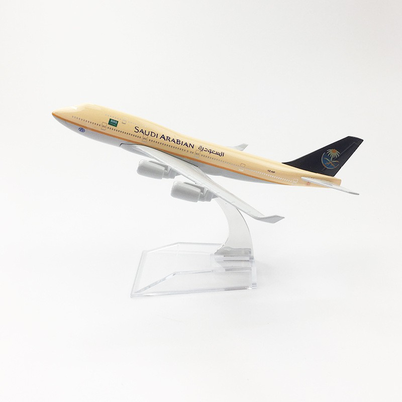[16cm] โมเดลเครื่องบิน Saudi Arabian 747 (Aircraft Metal Model) วัสดุทำจากเหล็ก  พร้อมฐาน ของเล่น ของสะสม