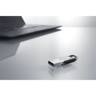 SanDisk Ultra Flair USB 3.0 32GB - Speed / 150MB (SDCZ73-032G-G46)