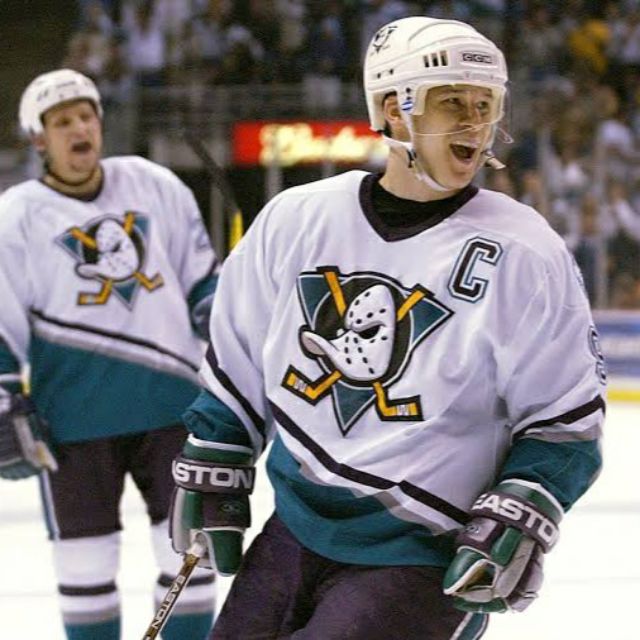 (ขายแล้ว) เสื้อJacket Ice Hockey Mighty Duck