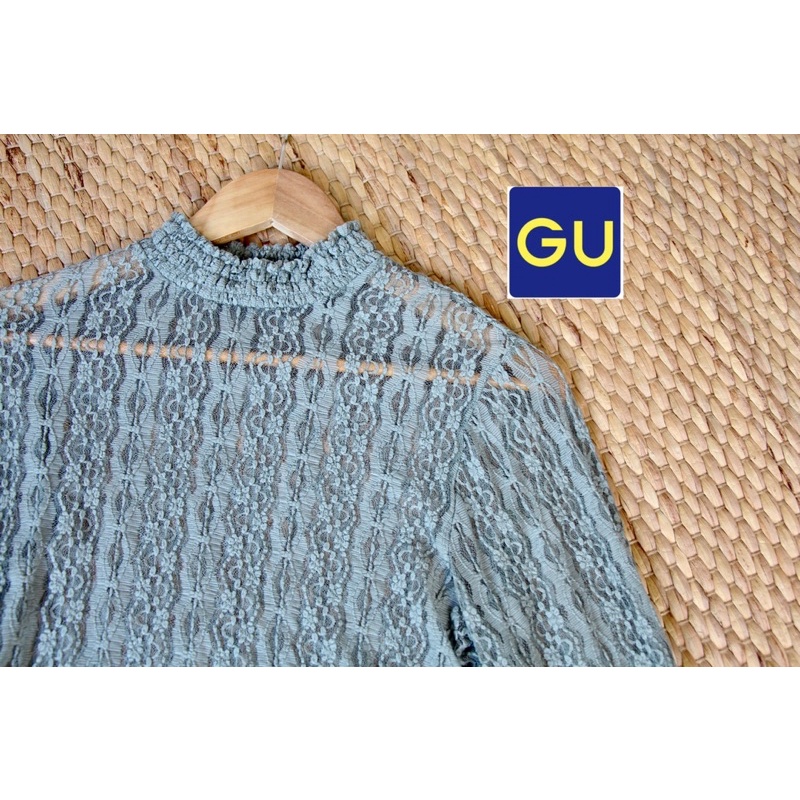 GU ลูกไม้สีเขียวตุ่น คอปีน แขนพองเล็กน้อย ป้าย M อก 36 ยาว 22 code 1590