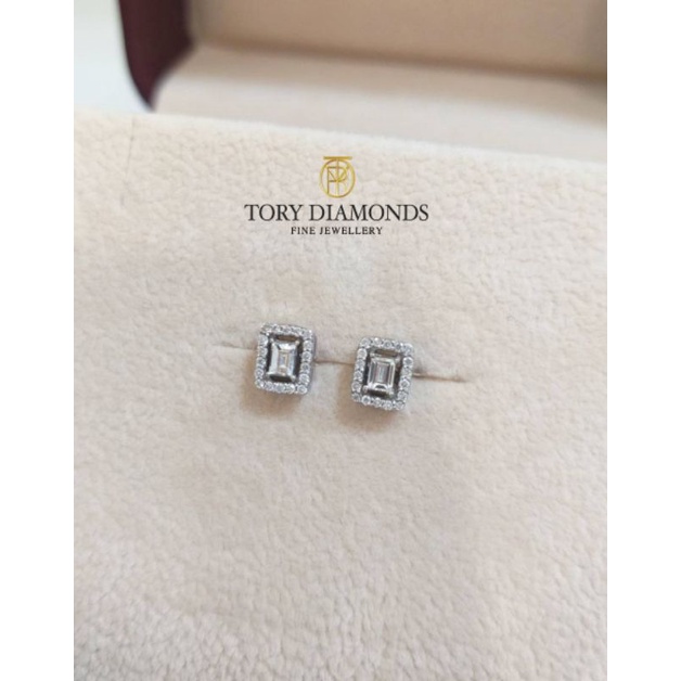 Pretty stud earring Rectangle design 18KWG Material
