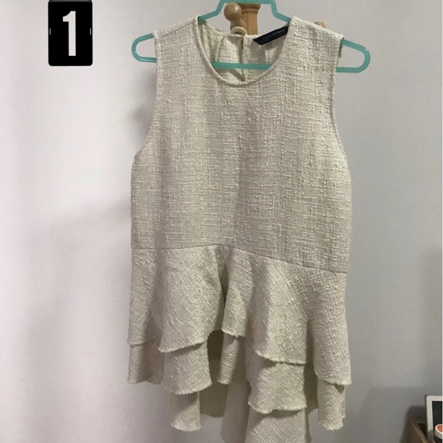 35เสื้อแขนกุดชายระบาย Zara size EUR5  สภาพดีมาก