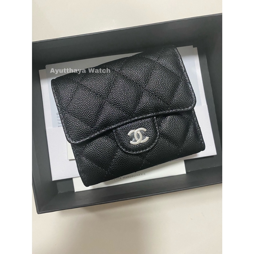 กระเป๋าสตางค์ Chanel : New Chanel Classic compact trifold wallet Caviar SHW holo31 ปี 2021 รุ่นซิปข้