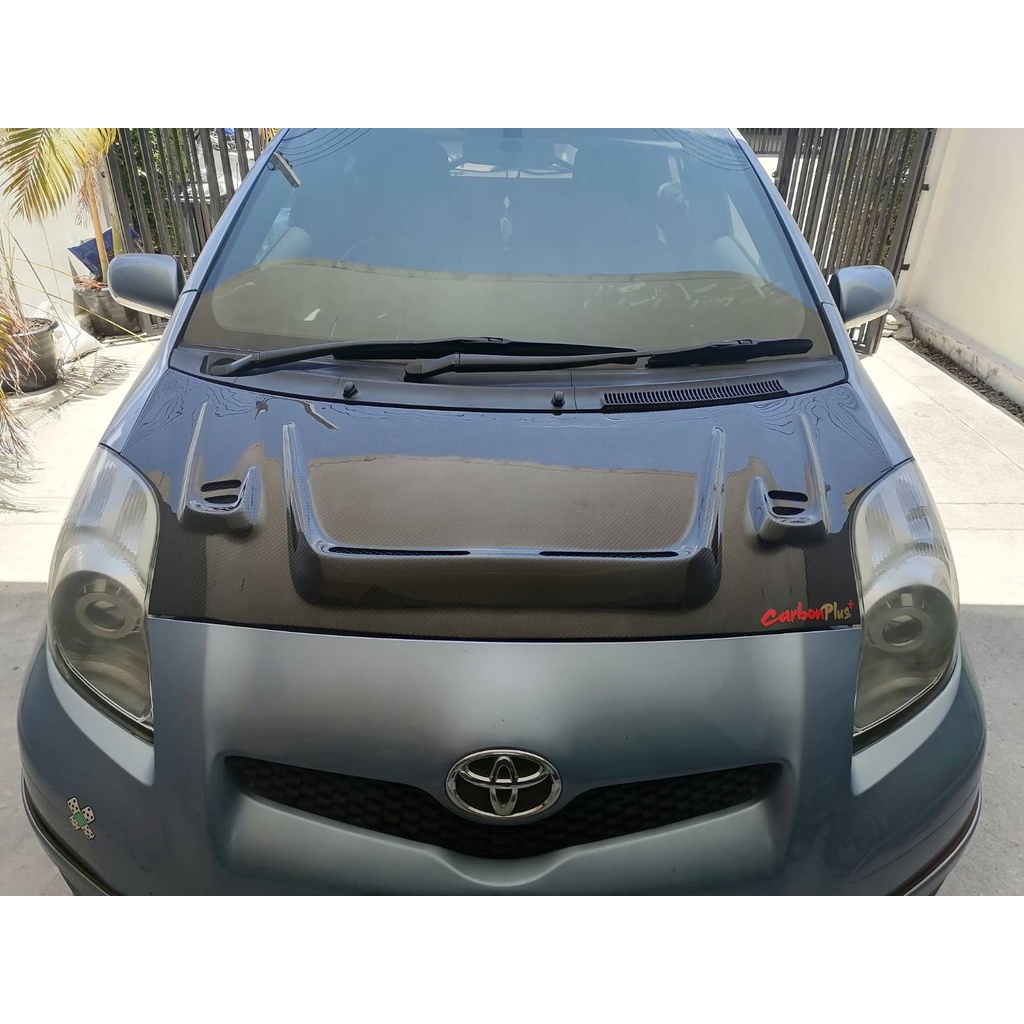 Carbon Plus ฝากระโปรงคาร์บอน ไฟเบอร์ - คาร์บอน เคฟล่า TOYOTA Yaris 2006-2013 (ลายสอง)