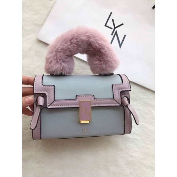 LYN EST.2001 ลินน์แท้💯% มีสายสะพาย ใบสุดท้ายจะหมดแล้ว