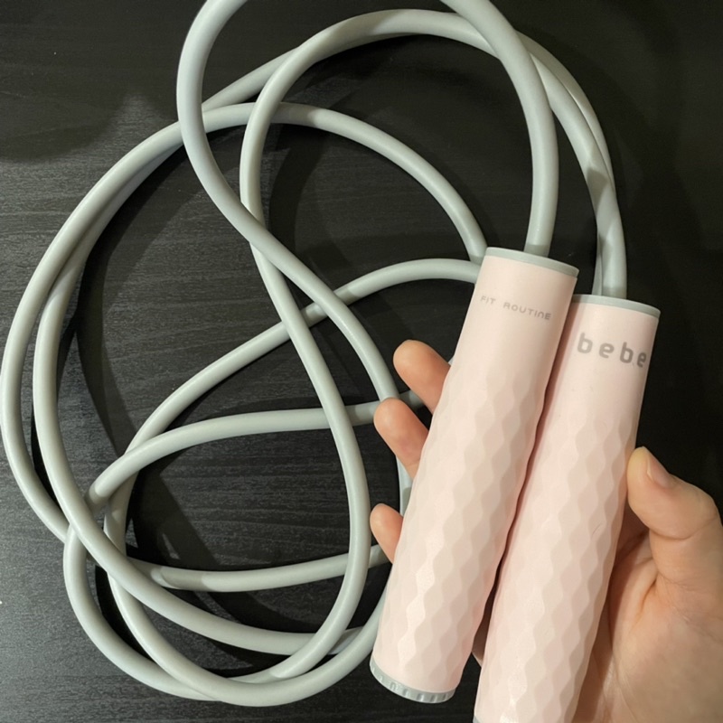 [ส่งต่อ] Bebe Fit Routine Weight Rope เชือกกระโดดสีชมพูอ่อน สภาพดีมาก เพิ่งใช้ไป 2 ครั้ง