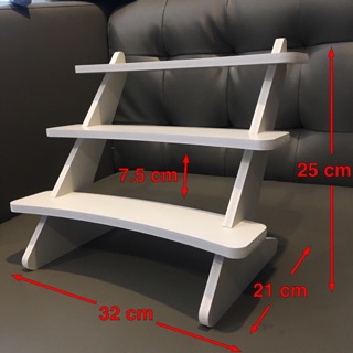 ชั้นวางของ 3 ชั้นโค้ง ผลิตจากพลาสวูด ประกอบง่าย แข็งแรง ทนน้ำ ทนแดด  ขนาดตามรูป ใส่ตู้กระจก ikea index ได้