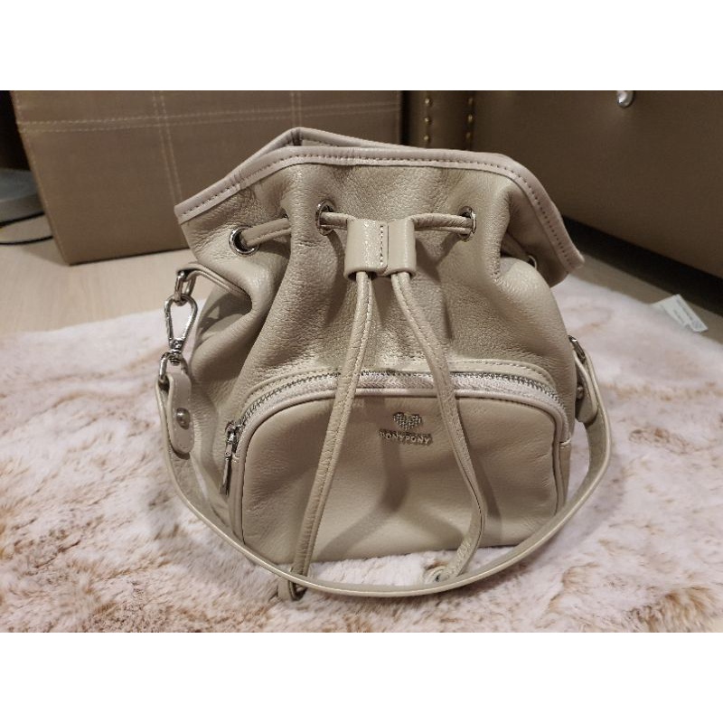 📌กระเป๋าหนังแท้ทรงขนมจีบ แบรนด์ Pony สีเทาอ่อน👜