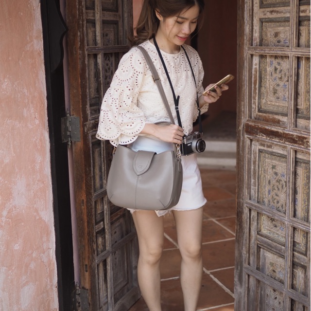 Cayla หนังวัวนุ่ม-เบา-จุ ช่องเก็บของรอบกระเป๋าเป็นสัดส่วน