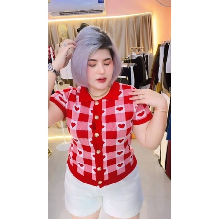 LO เสื้อไหมพรมยืดเกาหลี​ เสื้อคอปก​แขนสั้นลายตาราง​หัวใจ​ สีแดงสีเดียว ผ้าแฟชั่น​ รอบอก :38​-48++