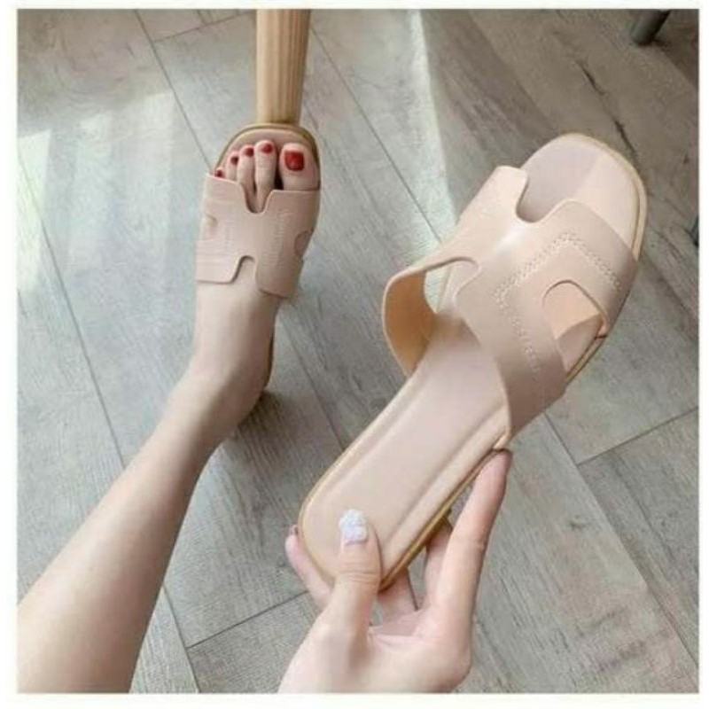 💁🏻‍พร้อมส่ง รองเท้าแตะผู้หญิง ราคาถูก ยางนิ่ม แฟชั่นผู้หญิง ใส่สบายเท้าน้ำหนักเบา รองเท้าราคาถูก