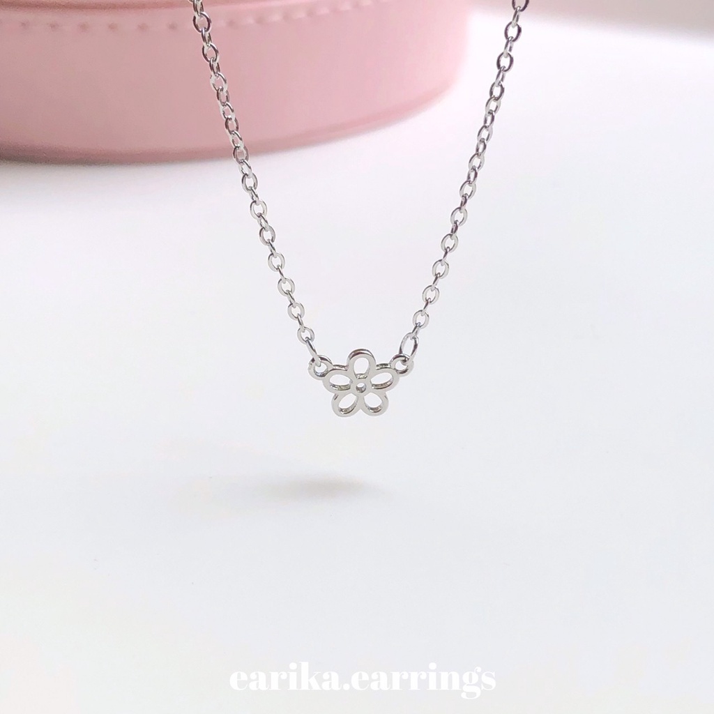 earika.earrings - little bloom necklace สร้อยคอเงินแท้จี้ดอกไม้ S92.5 ปรับขนาดได้