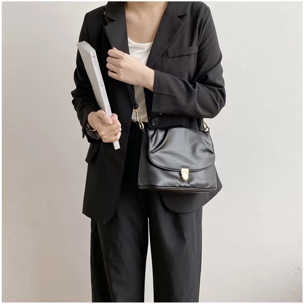 กระเป๋าสะพายข้างผู้หญิง Fashion Bag Women Messenger Bags กระเป๋า Soft PU Leather Crossbody Bag(ฺฺBlack)