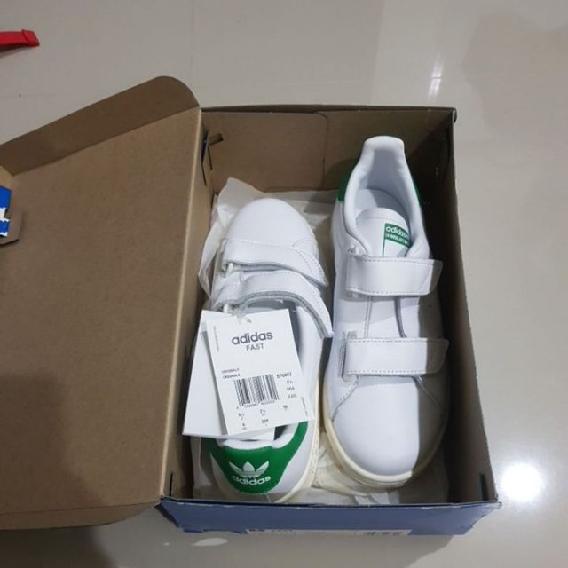 รองเท้าadidas