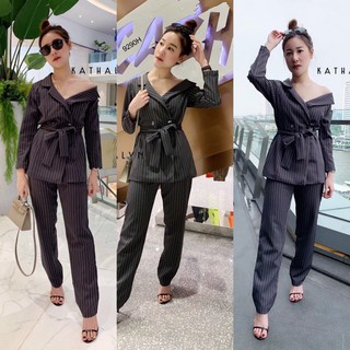 TW9290Set เสื้อทรงสูทแขนยาว + กางเกงขายาว ลายทาง รายละเอียดสินค้า Set 2 ชิ้น เสื้อทรงสูทแขนยาว ผ้ามอสเครฟ คอวีแบบขวาทับซ