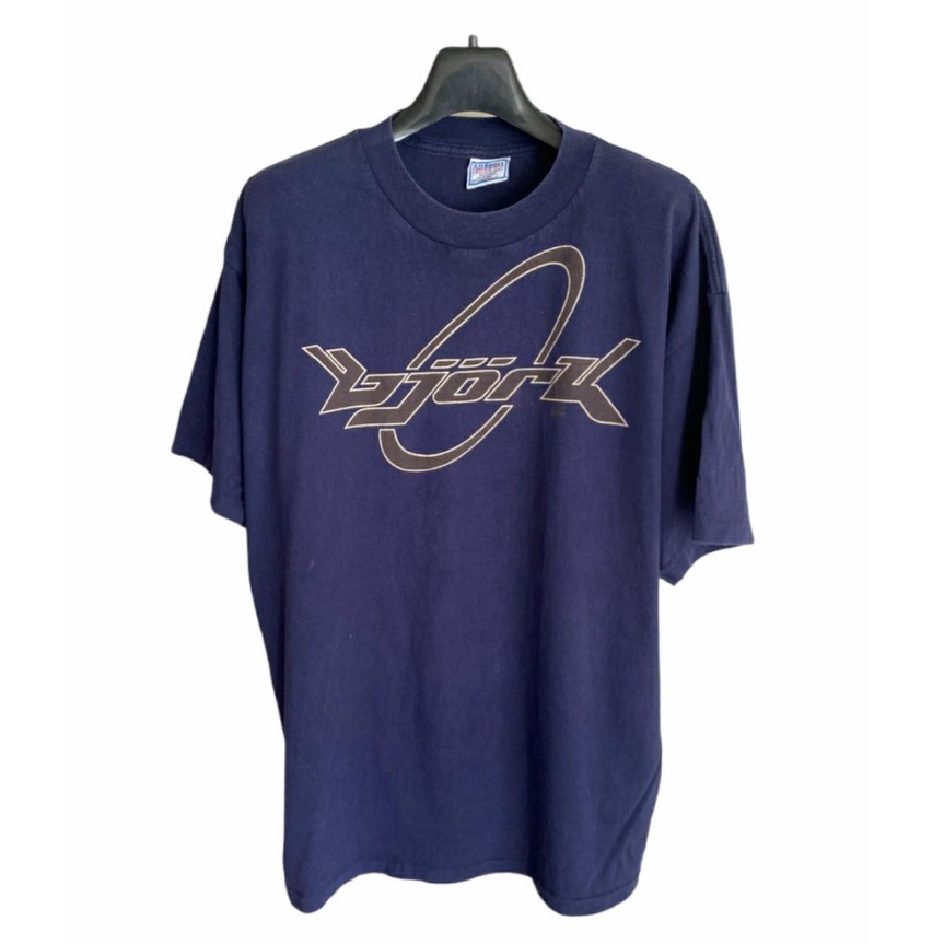 ความสุดของร้านที่เราภูมิใจ !! เสื้อยืด Björk จากยุค 90s แท้ๆรุ่นลายออริจินัลจากการ Debut ของเธอมาอยู