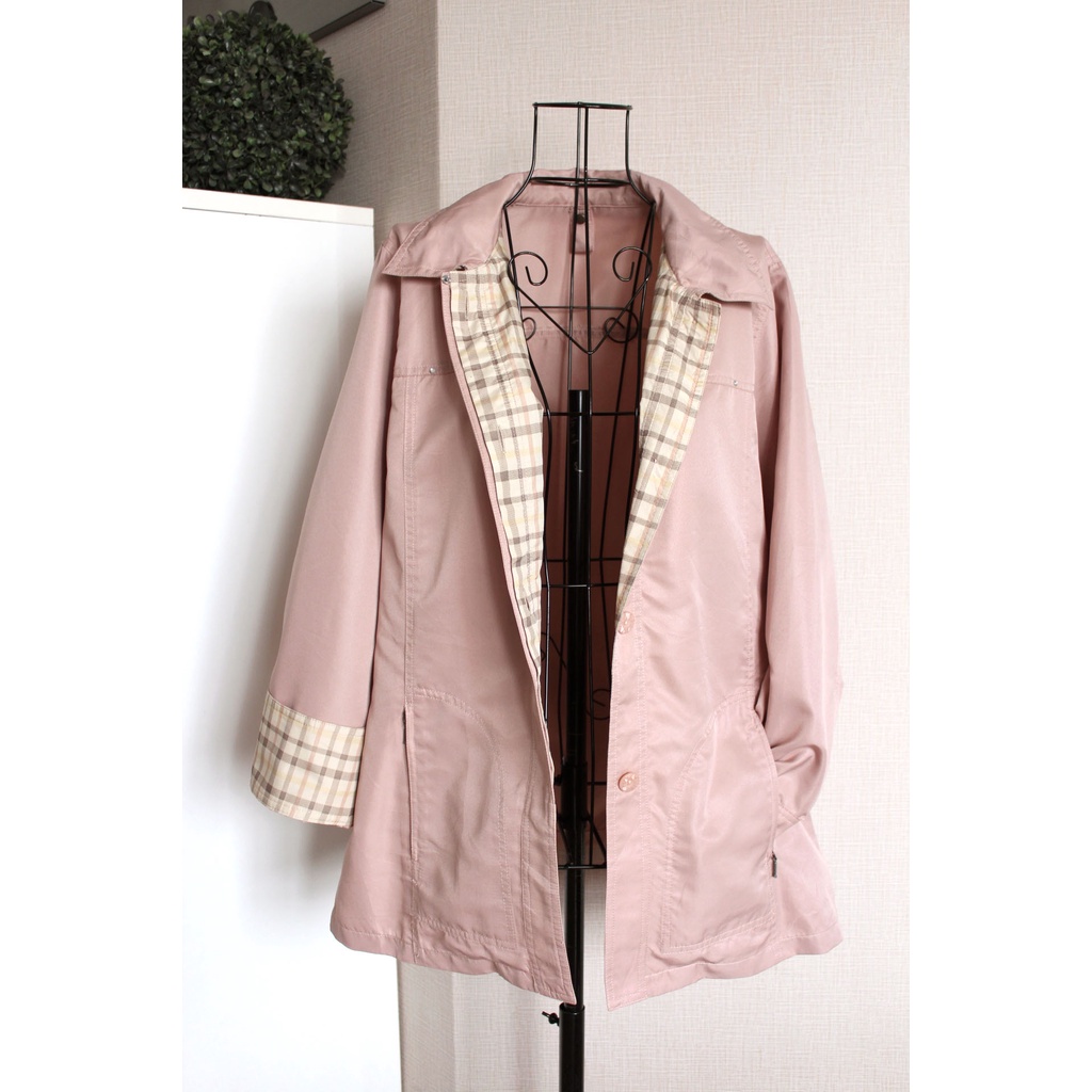 เสื้อแจ็คเก็ตผ้าร่มญี่ปุ่น ALLY สีชมพูนู้ด ปกและแขนมีลายสก็อต size M อก 42
