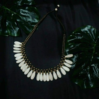 เครื่องประดับหิน โทนสีขาว  White Handmade Necklace