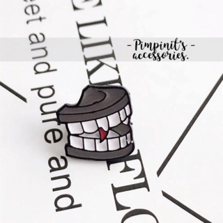 🇹🇭 พร้อมส่ง : เข็มกลัดลายฟันปลอมสีเทา | Gray Denture Enamel Brooch Pin.