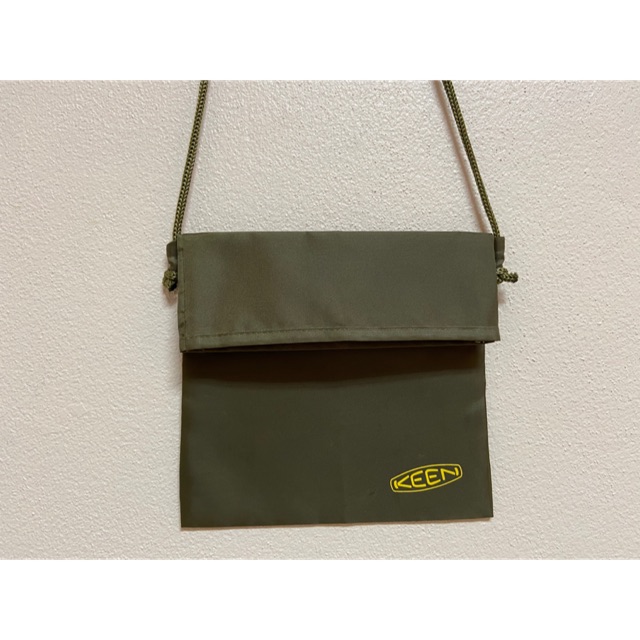 Keen กระเป๋าสะพายข้าง