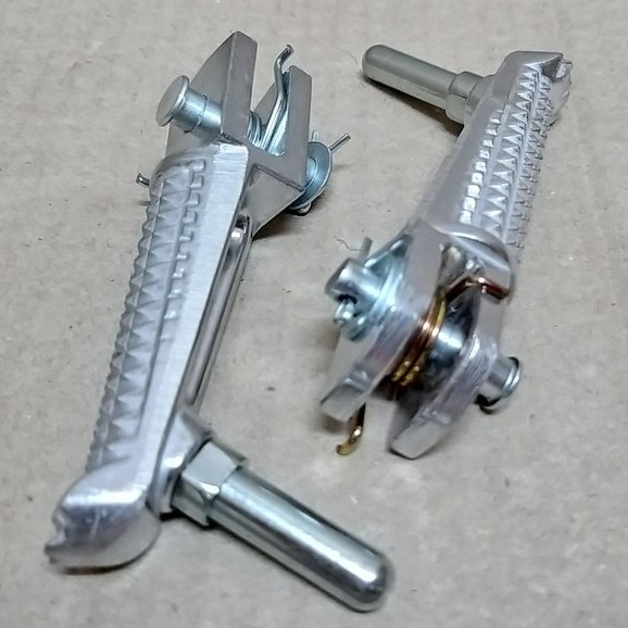 พักเท้า หน้า (มีเนียม), M-SLAZ, R15 # ขายเป็นคู่ # HMA Brand / 4300-255-00