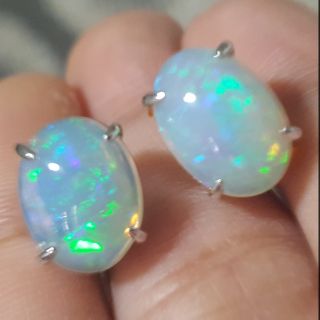 ต่างหูโอปอลธรรมชาติแท้ มีตอก (Natural Opal Earrings)