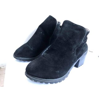 รองเท้าบูทข้อสั้นสีดำ​ Black​ Short​ Boots