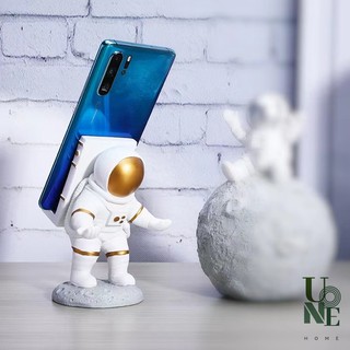 UoneHome ♥ พร้อมส่ง 🚀🚀 H029 ของแต่งบ้าน ที่วางโทรศัพท์นักบินอวกาศ วัสดุเรซิน ขาตั้งมือถือ ของขวัญวันเกิด แต่งชั้นวางเก๋ๆ