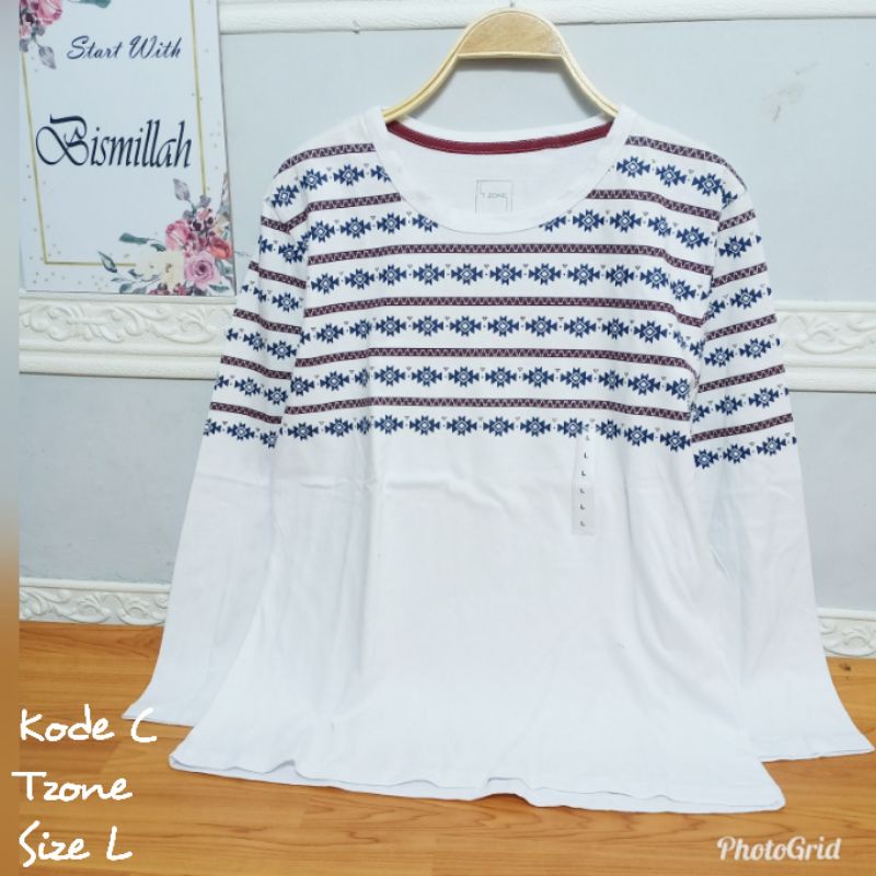 เสื้อยืดลายกราฟฟิก Tzone