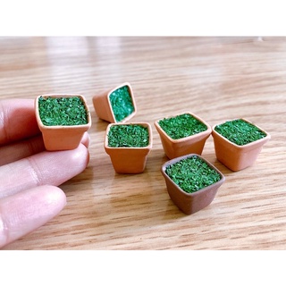 กระถางดินเผาใส่หญ้าเทียม ขนาดจิ๋ว ขนาด 1.5x1.5 cm. ราคา/ชิ้น